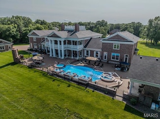 345 Coach Rd, Lebanon, MO 65536
