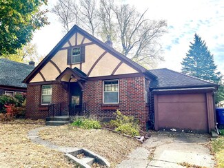 3512 Franklin Ave, Des Moines, IA 50310