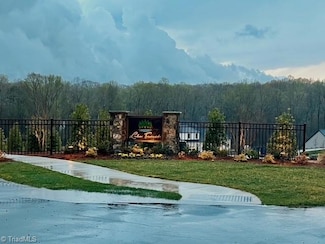 3814 Pinewood Lake Dr, Winston-Salem, NC 27106