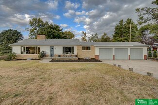 822 S 88th St, Omaha, NE 68114