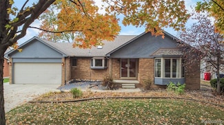 23229 Rochelle St, Macomb, MI 48042