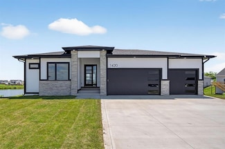 1420 NW Bull Run Ct, Waukee, IA 50263