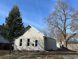 905 S Oak St, Bloomington, IL 61701