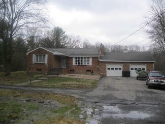 97 Dubois Ln, Rexford, NY 12148