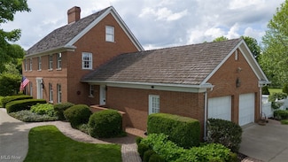 195 W 5th St, Zoar, OH 44697