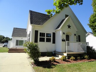 409 N Cedar St, Monticello, IA 52310