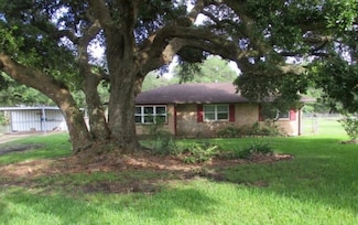 4015 County Road 450, West Columbia, TX 77486