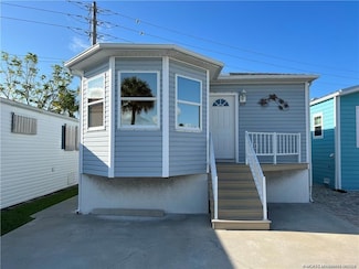 817 Nettles Blvd, Jensen Beach, FL 34957