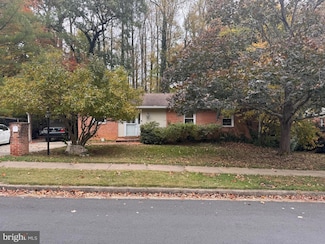 6703 Greenview Ln, Springfield, VA 22152