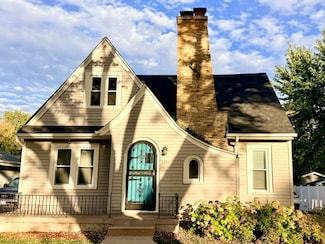 1522 S Sunny Slope Rd, New Berlin, WI 53151