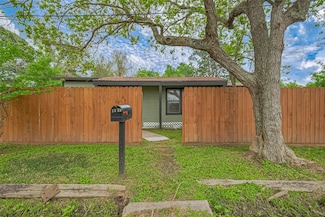1311 Pershing St, Baytown, TX 77520
