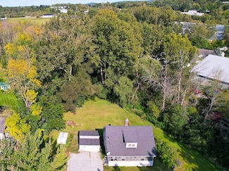 77 Lower Newton St, Saint Albans, VT 05478