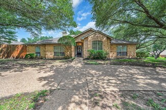 11001 Ridge Point Dr, Woodway, TX 76712