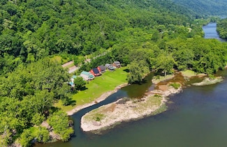 112 Cliff Island Dr, Hinton, WV 25951
