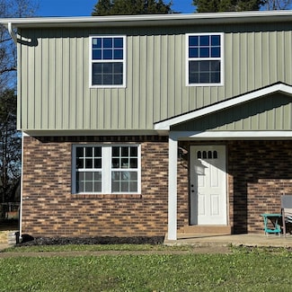 744 Brian Ct, Radcliff, KY 40160