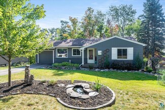 2710 E 8th St, Duluth, MN 55812