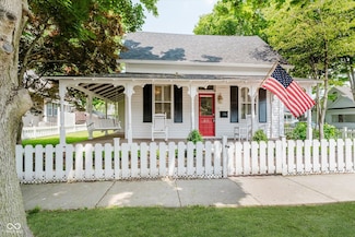 60 E Poplar St, Zionsville, IN 46077