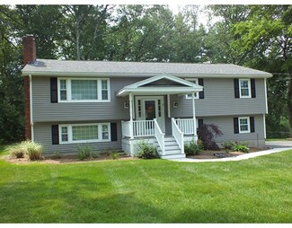 8 Crabapple Ln, Chelmsford, MA 01824