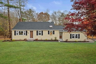 36 Center St, Pembroke, MA 02359