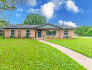 5201 Lake Charles Dr, Waco, TX 76710