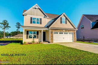 107 Peletier Shores Dr, Peletier, NC 28584