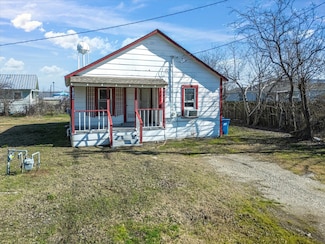 102 S Kerr St, Blooming Grove, TX 76626