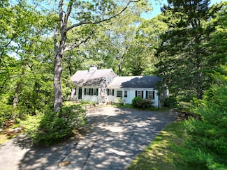 121 Warren Ave, Groton, CT 06355