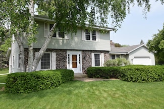 5151 S Donna Ct, Hales Corners, WI 53130