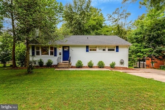 5418 Inverchapel Rd, Springfield, VA 22151