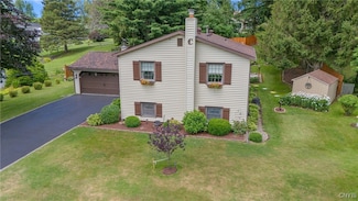 32 Candlewood Dr, Oswego, NY 13126