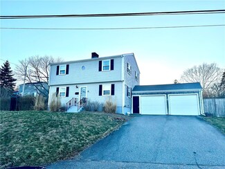 24 High St, Middletown, RI 02842