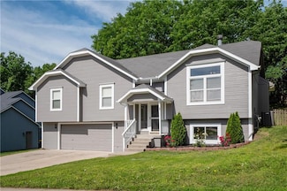 5386 NW Heritage Hill Rd, Parkville, MO 64152