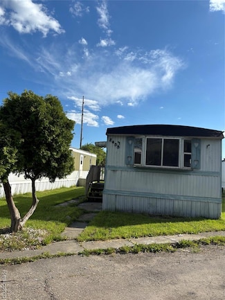 2455 Laura Dr, Flint, MI 48507