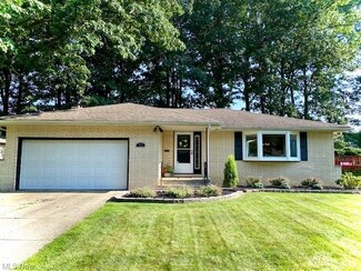 862 E Parkleigh Dr, Independence, OH 44131