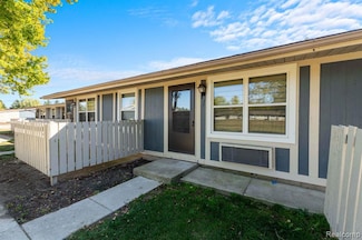 6 Roanoke Ln Unit 32, Rochester Hills, MI 48309