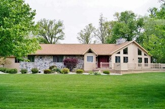 1602 S Saint Andrews Rd E, Winona Lake, IN 46590