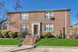 35-42 205th St Unit 288, Bayside, NY 11361