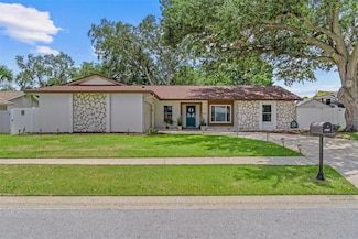 2824 Paddock Dr, Palm Harbor, FL 34684