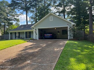 690 Greenfield Dr, Ridgeland, MS 39157
