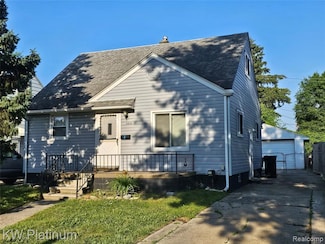 26039 Pattow St, Roseville, MI 48066