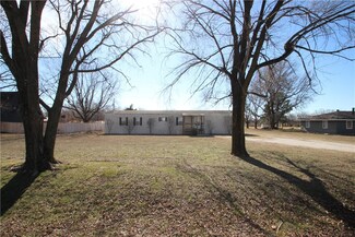 1837 Elm Springs Rd, Springdale, AR 72762