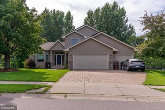 13471 Oakwood Dr, Rogers, MN 55374
