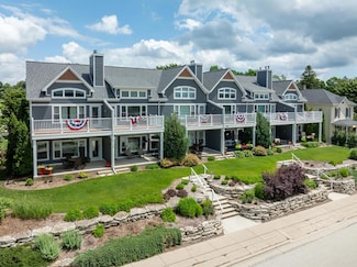 416 S 3rd Ave Unit 102, Sturgeon Bay, WI 54235