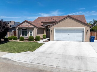 2506 20th Ave, Kingsburg, CA 93631