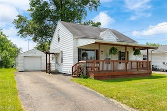 1232 Stratford St, Barberton, OH 44203