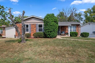 837 Forest Village Dr, Ballwin, MO 63021