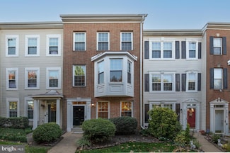 5818 Cowling Ct, Alexandria, VA 22304