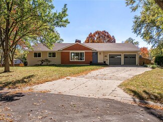 7616 Mohawk Dr, Prairie Village, KS 66208