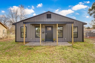 930 Porter Ave, Aurora, MO 65605