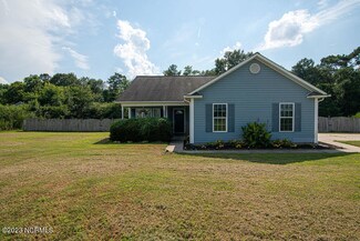 107 Cherry Grove Dr, Richlands, NC 28574